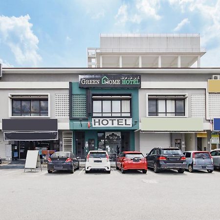 Oyo 90399 Green Home Hotel Syariah Sepang Eksteriør bilde