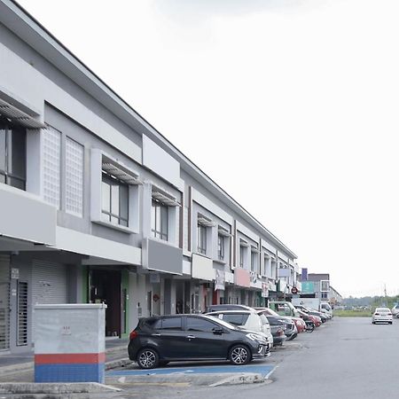 Oyo 90399 Green Home Hotel Syariah Sepang Eksteriør bilde