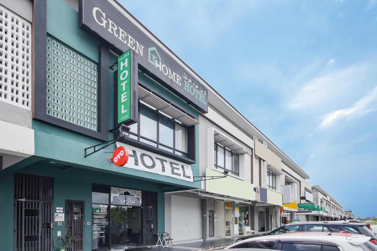 Oyo 90399 Green Home Hotel Syariah Sepang Eksteriør bilde