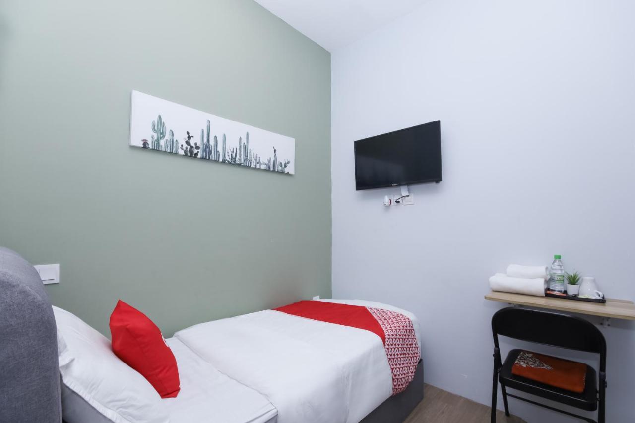 Oyo 90399 Green Home Hotel Syariah Sepang Eksteriør bilde