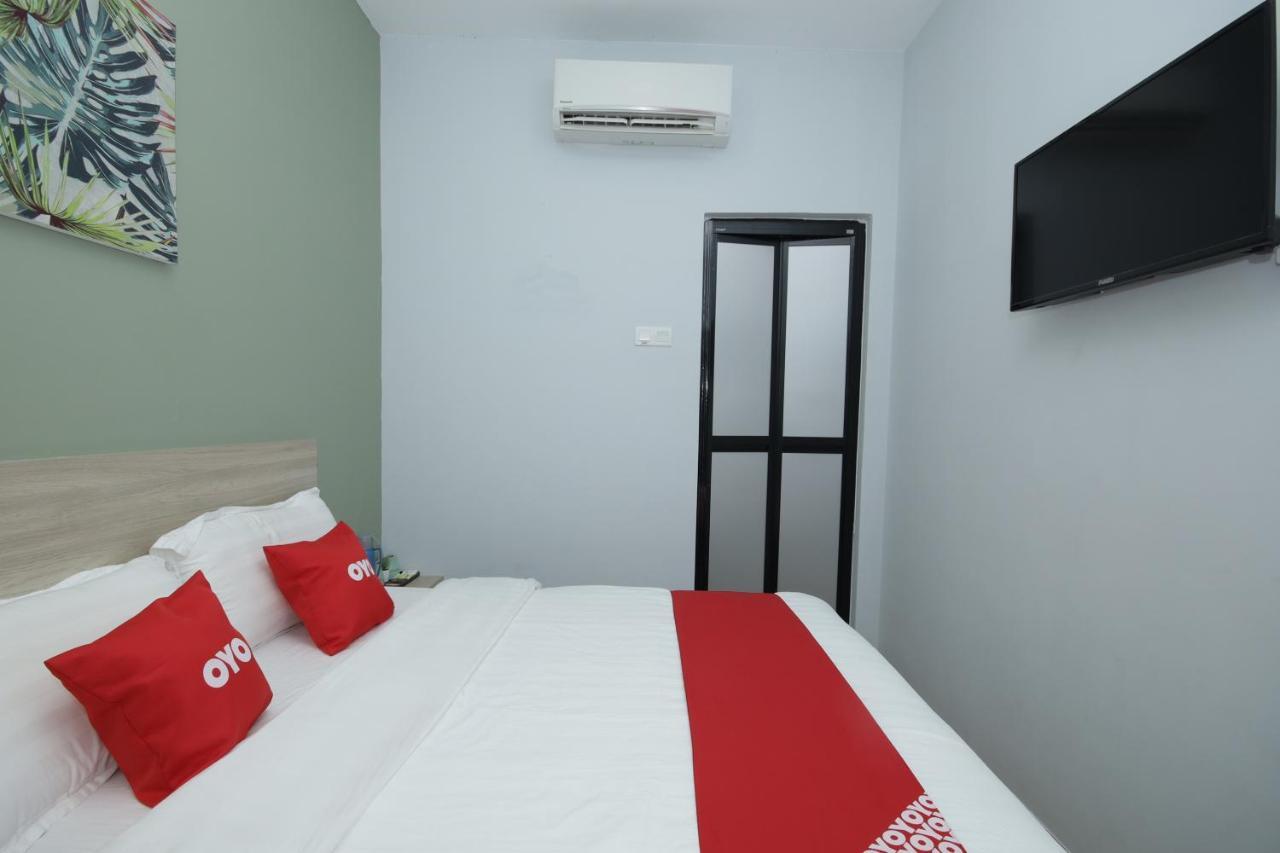 Oyo 90399 Green Home Hotel Syariah Sepang Eksteriør bilde