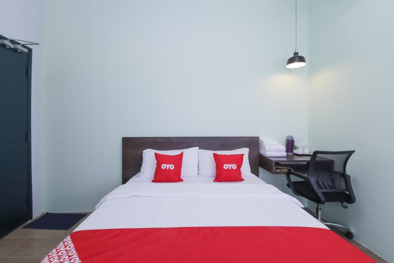 Oyo 90399 Green Home Hotel Syariah Sepang Eksteriør bilde
