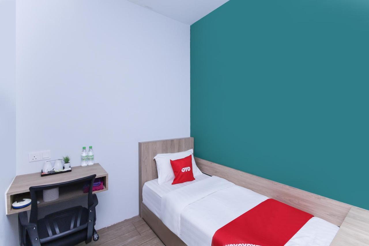 Oyo 90399 Green Home Hotel Syariah Sepang Eksteriør bilde