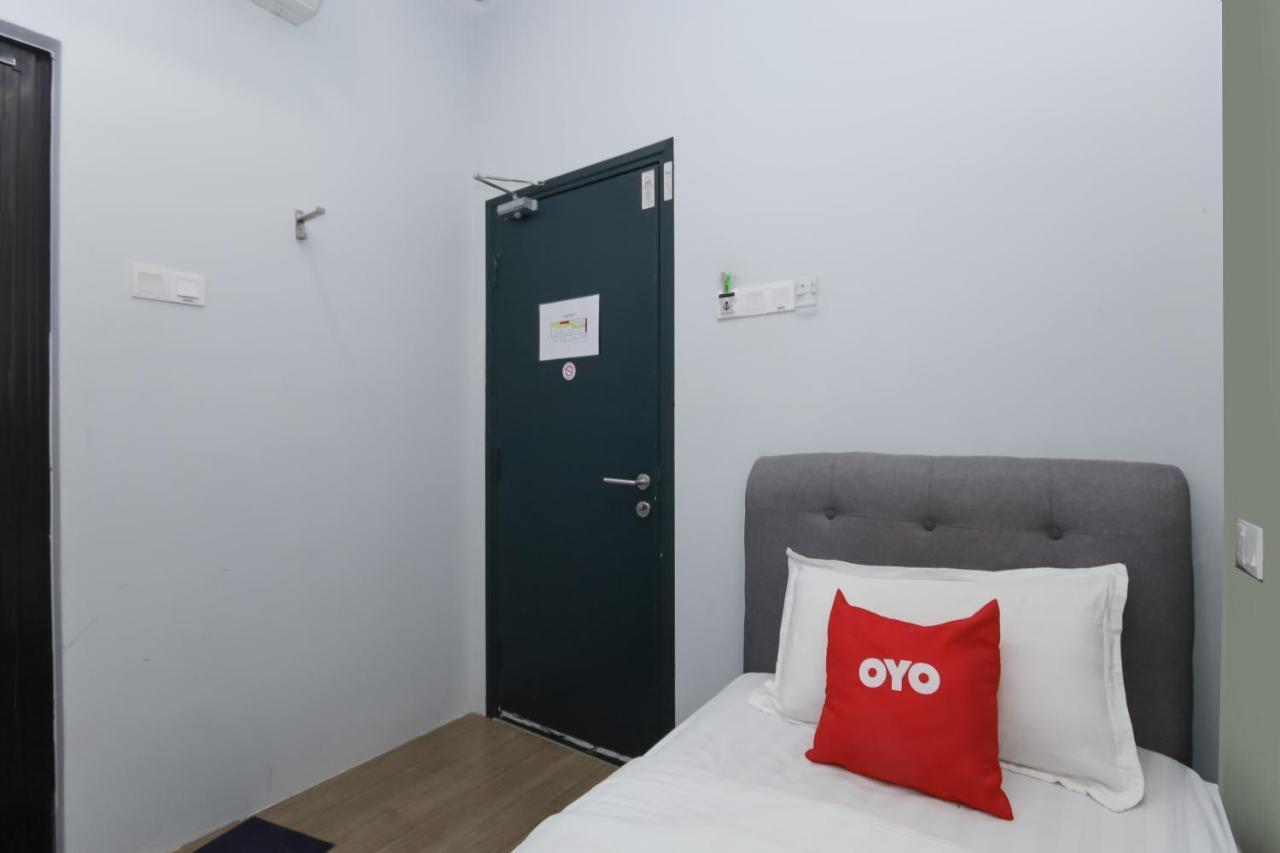 Oyo 90399 Green Home Hotel Syariah Sepang Eksteriør bilde