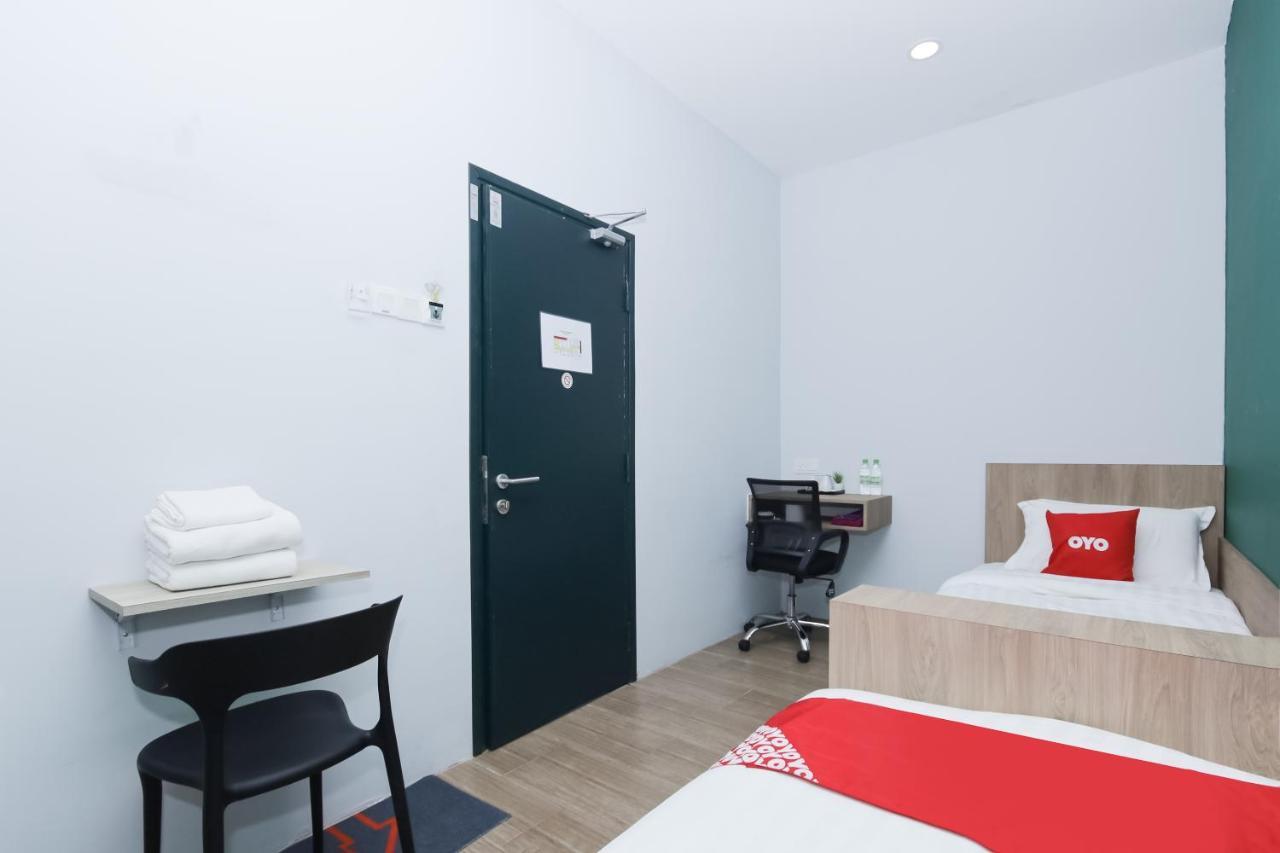 Oyo 90399 Green Home Hotel Syariah Sepang Eksteriør bilde
