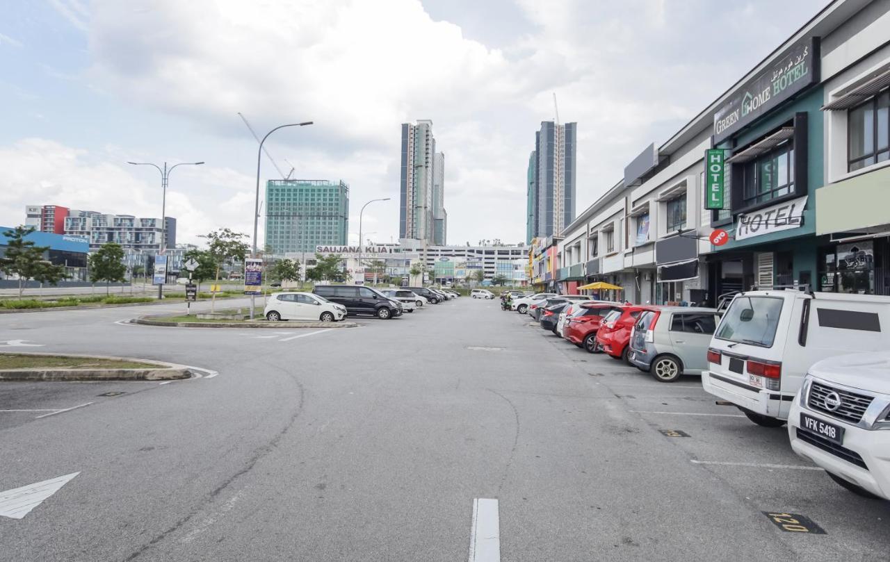 Oyo 90399 Green Home Hotel Syariah Sepang Eksteriør bilde
