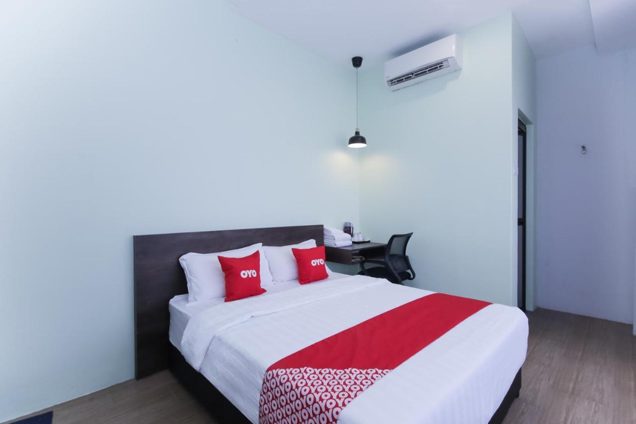 Oyo 90399 Green Home Hotel Syariah Sepang Eksteriør bilde